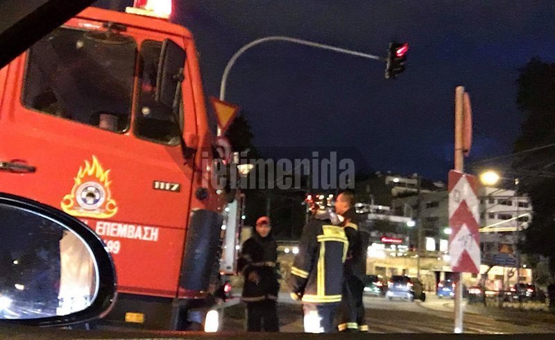 Κυκλοφοριακό κομφούζιο στο Ζάππειο: Φορτηγό τυλίχθηκε στις φλόγες [εικόνες] | iefimerida.gr 0