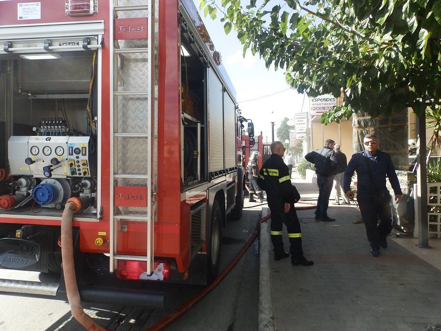 Φωτιά σε συγκρότημα ενοικιαζόμενων δωματίων στα Χανιά [εικόνες] | iefimerida.gr 3