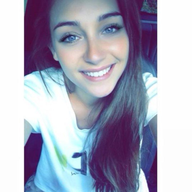 Η Μις Νότια Γαλλία έχει δύο ελαττώματα: Τεράστιο στήθος και πολύ κοντή [εικόνες] | iefimerida.gr 2