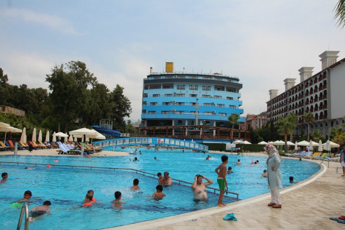 Στην Τουρκία, τα ξενοδοχεία «muslim friendly» ξεχειλίζουν από τουρίστες [εικόνες] | iefimerida.gr 0