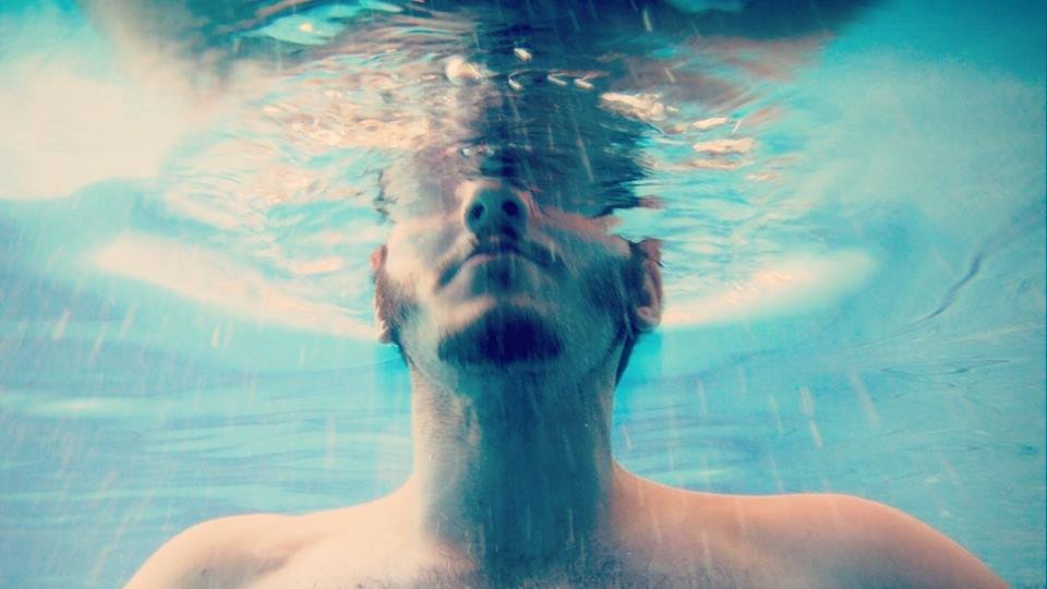  «Τα τέσσερα τετραγωνικά (4m2)» -Από τον Φρέντυ Γερμανό στο Αγγέλων Βήμα [εικόνες] | iefimerida.gr 0