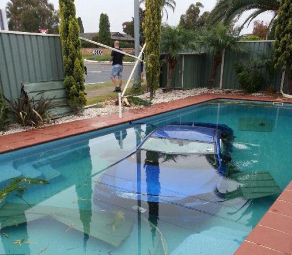 Πώς ένα αυτοκίνητο κατέληξε στον πάτο πισίνας -Ενα απίστευτο περιστατικό [εικόνες] | iefimerida.gr 0