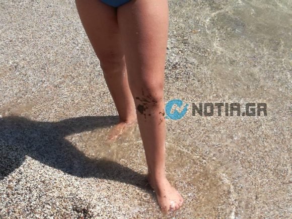 Αδιανόητο: Παιδιά κάνουν μπάνιο στον Αλιμο και βγαίνουν με πίσσες [εικόνες & βίντεο] | iefimerida.gr 1