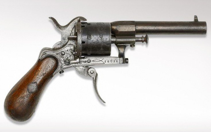 Πουλήθηκε 435.000 ευρώ το πιστόλι με το οποίο ο Βερλαίν πυροβόλησε τον εραστή του Ρεμπώ [εικόνες] | iefimerida.gr 0