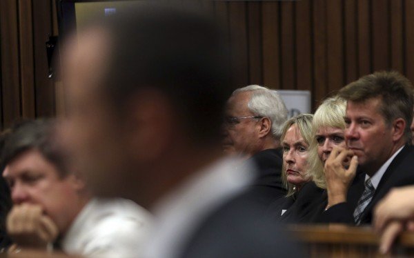 «Τον συγχωρώ»: Η μητέρα της Ρίβα Στέενκαμπ μιλάει για τον φονιά της κόρης της, Πιστόριους [βίντεο] | iefimerida.gr 0