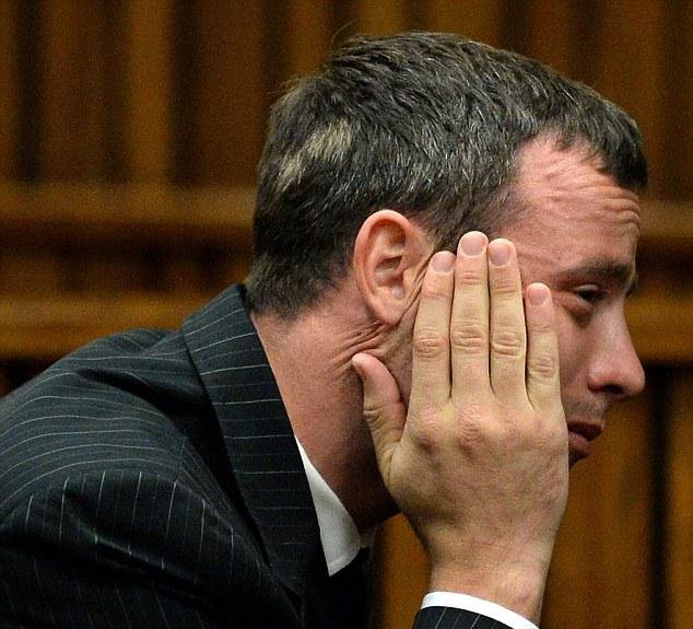 O Πιστόριους δεν άντεξε την κατάθεση του ιατροδικαστή -Εκανε εμετό μέσα στο δικαστήριο [εικόνες] | iefimerida.gr 1