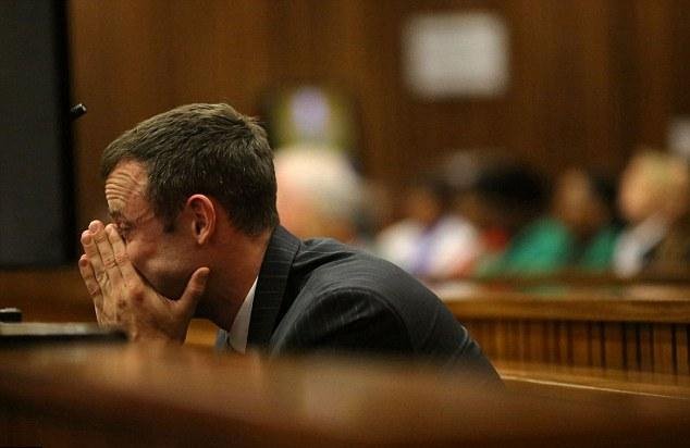 O Πιστόριους δεν άντεξε την κατάθεση του ιατροδικαστή -Εκανε εμετό μέσα στο δικαστήριο [εικόνες] | iefimerida.gr 3