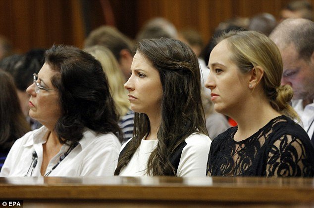 Θαυμάστριες ορμούν στον Πιστόριους και φωνάζουν «Σ'αγαπάμε» [εικόνες] | iefimerida.gr 10