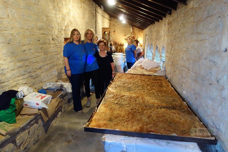 Ιωάννινα: Εφτιαξαν τη μεγαλύτερη παραδοσιακή λαχανόπιτα της Ηπείρου -Περίπου 3 τ.μ. [εικόνες & βίντεο] | iefimerida.gr 1