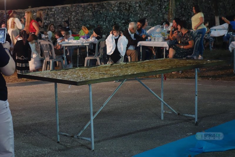 Ιωάννινα: Εφτιαξαν τη μεγαλύτερη παραδοσιακή λαχανόπιτα της Ηπείρου -Περίπου 3 τ.μ. [εικόνες & βίντεο] | iefimerida.gr 2
