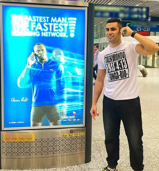 Πώς άλλαξε η ζωή του ημίγυμνου σημαιοφόρου μετά την τελετή έναρξης -Τον κυνηγούν τα πρακτορεία μοντέλων [εικόνες] | iefimerida.gr 1