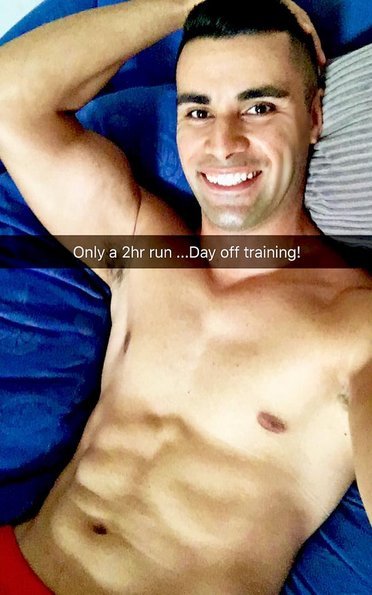 Πώς άλλαξε η ζωή του ημίγυμνου σημαιοφόρου μετά την τελετή έναρξης -Τον κυνηγούν τα πρακτορεία μοντέλων [εικόνες] | iefimerida.gr 6