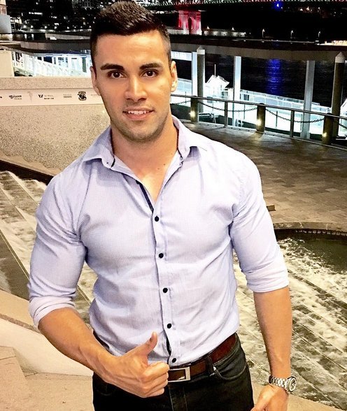 Πώς άλλαξε η ζωή του ημίγυμνου σημαιοφόρου μετά την τελετή έναρξης -Τον κυνηγούν τα πρακτορεία μοντέλων [εικόνες] | iefimerida.gr 4