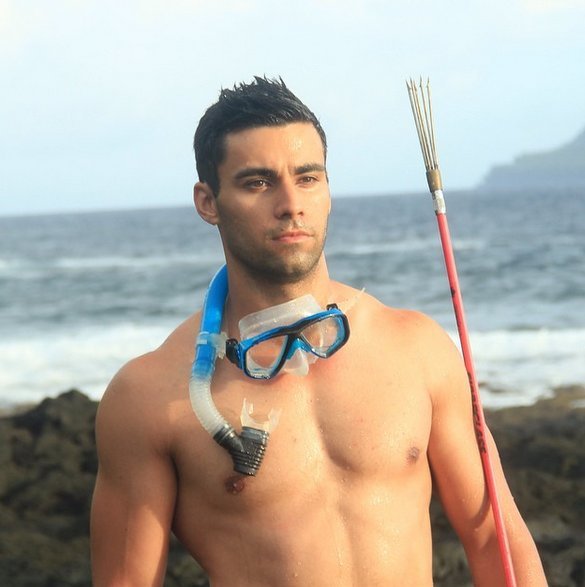 Πώς άλλαξε η ζωή του ημίγυμνου σημαιοφόρου μετά την τελετή έναρξης -Τον κυνηγούν τα πρακτορεία μοντέλων [εικόνες] | iefimerida.gr 2