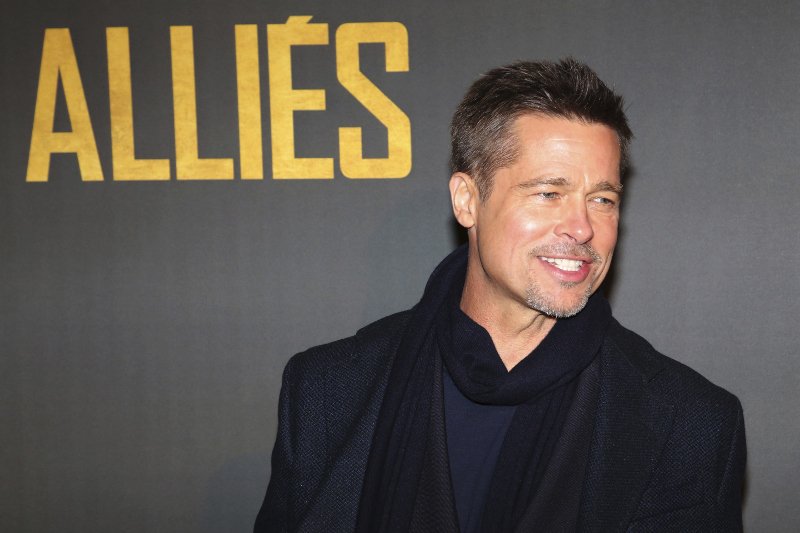 Μπραντ Πιτ: Το διαζύγιο του... πάει -Εντυπωσιακός στο κόκκινο χαλί δίπλα στην Μαριόν Κοτιγιάρ [εικόνες] | iefimerida.gr 0