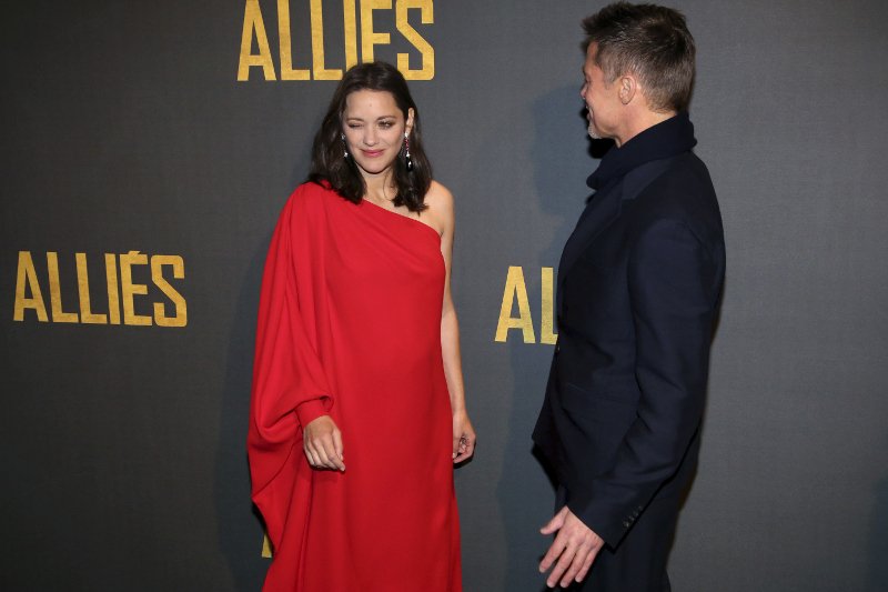 Μπραντ Πιτ: Το διαζύγιο του... πάει -Εντυπωσιακός στο κόκκινο χαλί δίπλα στην Μαριόν Κοτιγιάρ [εικόνες] | iefimerida.gr 3