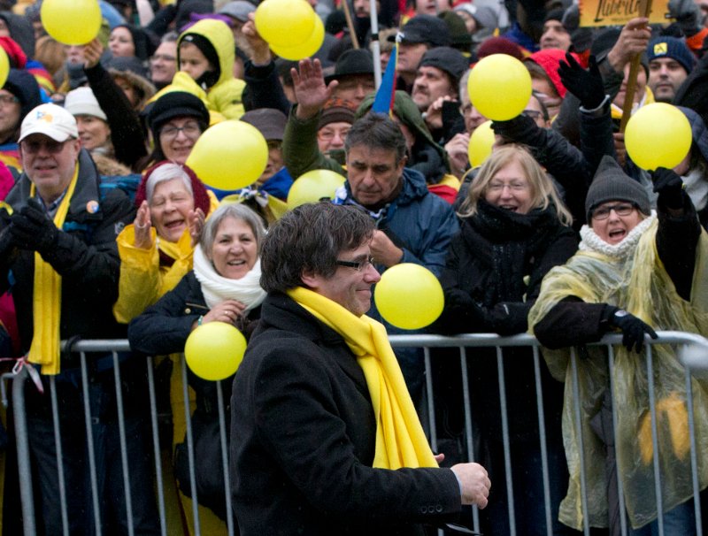 O Πουτζδεμόν έκανε συγκέντρωση στις Βρυξέλλες και μάζεψε 45.000 Καταλανούς [εικόνες] | iefimerida.gr 1