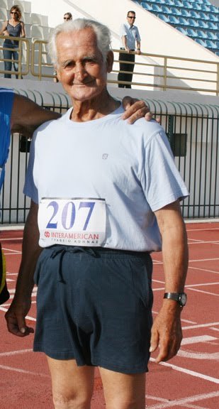 Παγκόσμιος πρωταθλητής, ετών 85 -Ο ατρόμητος νησιώτης που σαρώνει μετάλλια και διακρίσεις [εικόνες] | iefimerida.gr 2