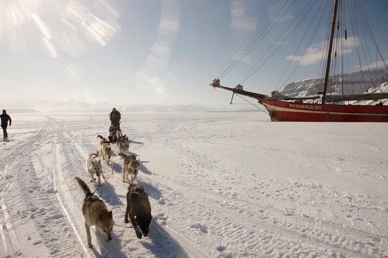 Διανυκτέρευση στους πάγους: Ενα παγιδευμένο πλοίο έγινε ξενοδοχείο με όλες τις ανέσεις [εικόνες] | iefimerida.gr 1