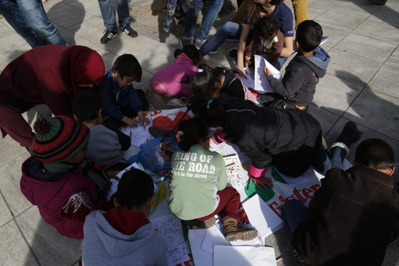 Πλημμύρισε ξανά με πρόσφυγες και μετανάστες η πλατεία Βικτωρίας [εικόνες] | iefimerida.gr 1