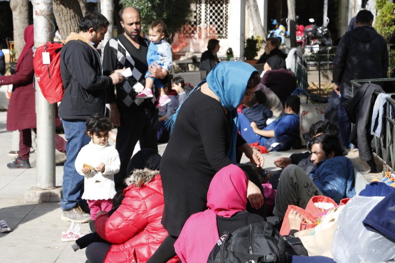 Πλημμύρισε ξανά με πρόσφυγες και μετανάστες η πλατεία Βικτωρίας [εικόνες] | iefimerida.gr 5