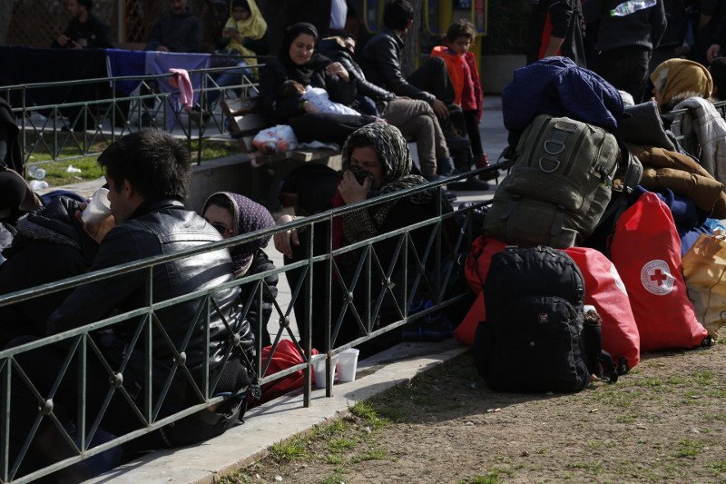 Πλημμύρισε ξανά με πρόσφυγες και μετανάστες η πλατεία Βικτωρίας [εικόνες] | iefimerida.gr 6