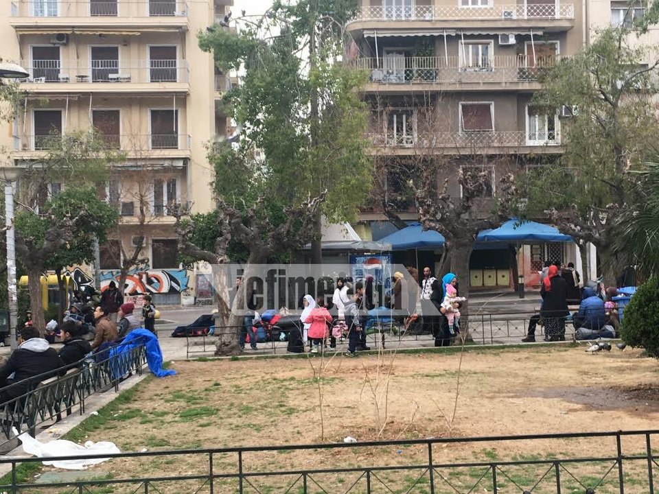 Ακόμη 400 Αφγανοί βρήκαν καταφύγιο στην πλατεία Βικτωρίας [εικόνες] | iefimerida.gr 8