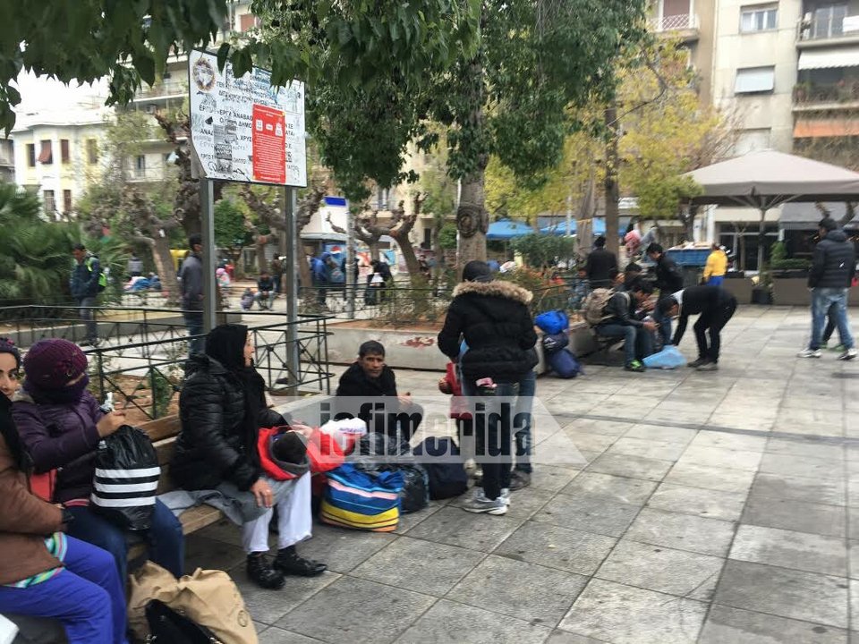 Ακόμη 400 Αφγανοί βρήκαν καταφύγιο στην πλατεία Βικτωρίας [εικόνες] | iefimerida.gr 1