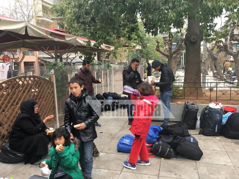 Ακόμη 400 Αφγανοί βρήκαν καταφύγιο στην πλατεία Βικτωρίας [εικόνες] | iefimerida.gr 2