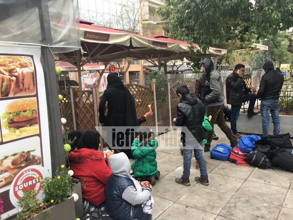 Ακόμη 400 Αφγανοί βρήκαν καταφύγιο στην πλατεία Βικτωρίας [εικόνες] | iefimerida.gr 3