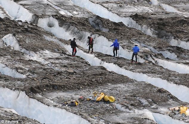 Νεκροί στρατιωτικοί θαμμένοι στους πάγους για 62 χρόνια - Είχε συντριβεί το αεροπλάνο τους στην Αλάσκα[εικόνες] | iefimerida.gr 0