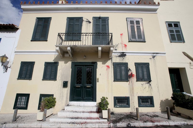 Επίθεση αναρχικών στο κτίριο της Εταιρείας Δικαστικών Μελετών στην Πλάκα [εικόνες] | iefimerida.gr 0