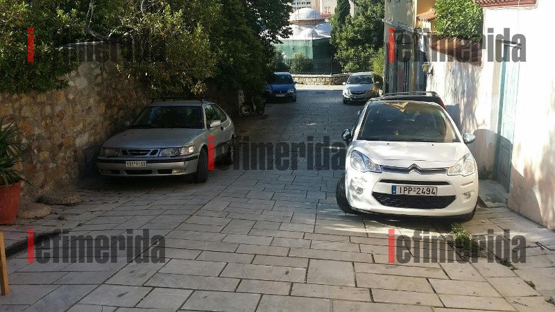 Η εικόνα-ντροπή της Πλάκας που αντικρίζουν οι τουρίστες: Βουνά σκουπιδιών και οχήματα «σκαρφαλωμένα» παντού [εικόνες] | iefimerida.gr 26