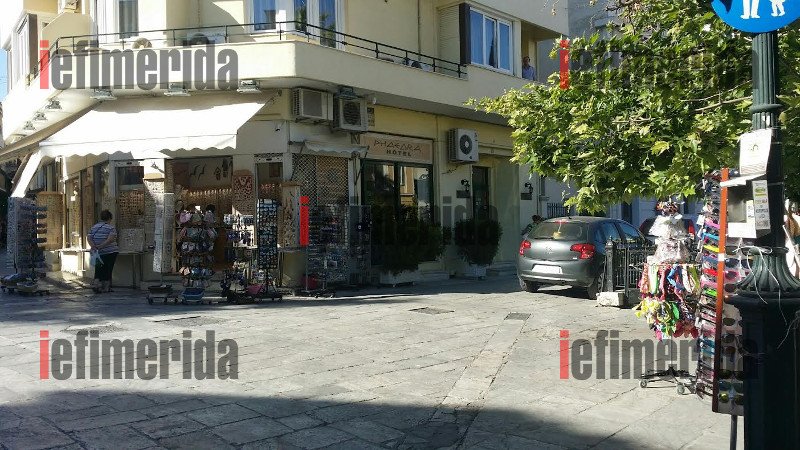 Η εικόνα-ντροπή της Πλάκας που αντικρίζουν οι τουρίστες: Βουνά σκουπιδιών και οχήματα «σκαρφαλωμένα» παντού [εικόνες] | iefimerida.gr 31