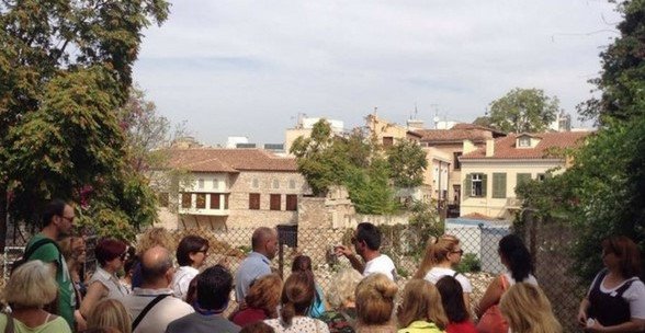 Επετειακός περίπατος για την 25η στην Πλάκα -Στην εκκλησία του Αθανασίου Διάκου [πρόγραμμα] | iefimerida.gr 3