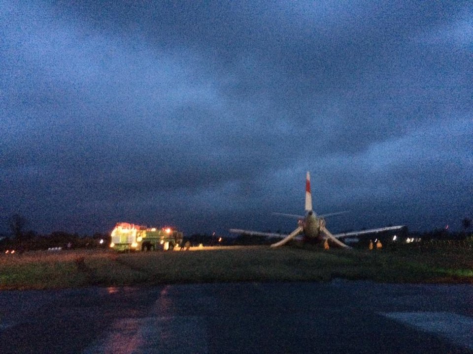 Πανικός με νέα πτήση της AirAsia - Ξέφυγε από το διάδρομο της αναγκαστικής προσγείωσης [εικόνες] | iefimerida.gr 0