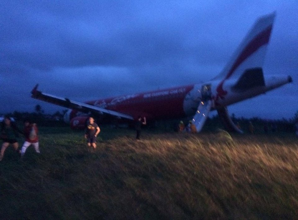 Πανικός με νέα πτήση της AirAsia - Ξέφυγε από το διάδρομο της αναγκαστικής προσγείωσης [εικόνες] | iefimerida.gr 2