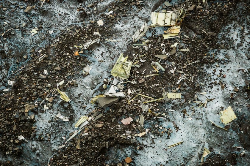 Νεκροί στρατιωτικοί θαμμένοι στους πάγους για 62 χρόνια - Είχε συντριβεί το αεροπλάνο τους στην Αλάσκα[εικόνες] | iefimerida.gr 5