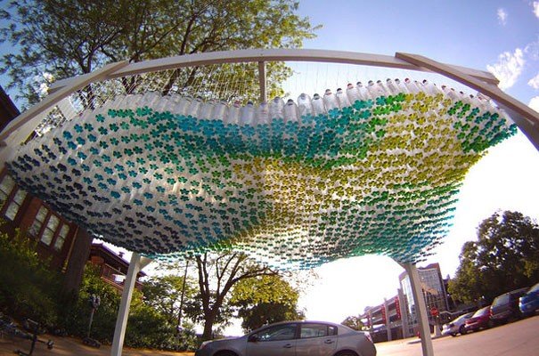 Ανακύκλωση τώρα: Οταν το πλαστικό μπουκάλι μετατρέπεται σε πάμφθηνο υλικό για ντιζαϊνάτες κατασκευές [εικόνες] | iefimerida.gr 4