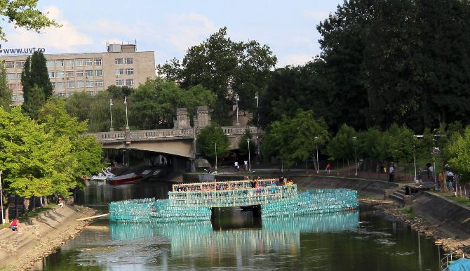 Η πιο οικολογική γέφυρα του πλανήτη: Κατασκευάστηκε από 104.502 πλαστικά μπουκάλια [εικόνες] | iefimerida.gr 2