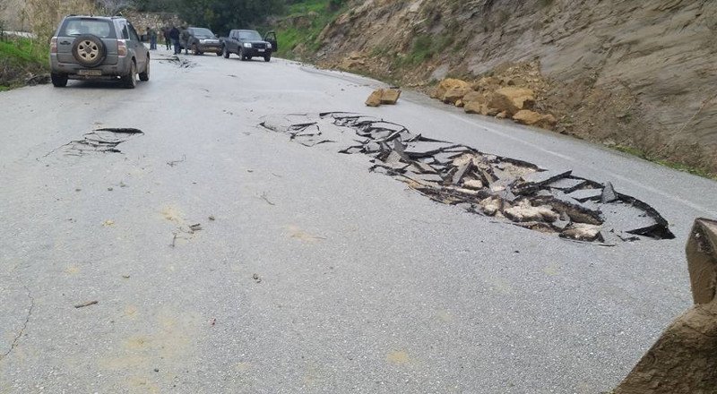 Χανιά: Απίστευτες εικόνες καταστροφής από τη νεροποντή -Μεγάλες ζημιές στο οδικό δίκτυο | iefimerida.gr 0