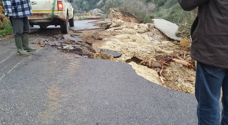 Χανιά: Απίστευτες εικόνες καταστροφής από τη νεροποντή -Μεγάλες ζημιές στο οδικό δίκτυο | iefimerida.gr 4