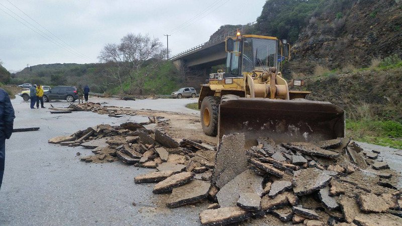Χανιά: Απίστευτες εικόνες καταστροφής από τη νεροποντή -Μεγάλες ζημιές στο οδικό δίκτυο | iefimerida.gr 6