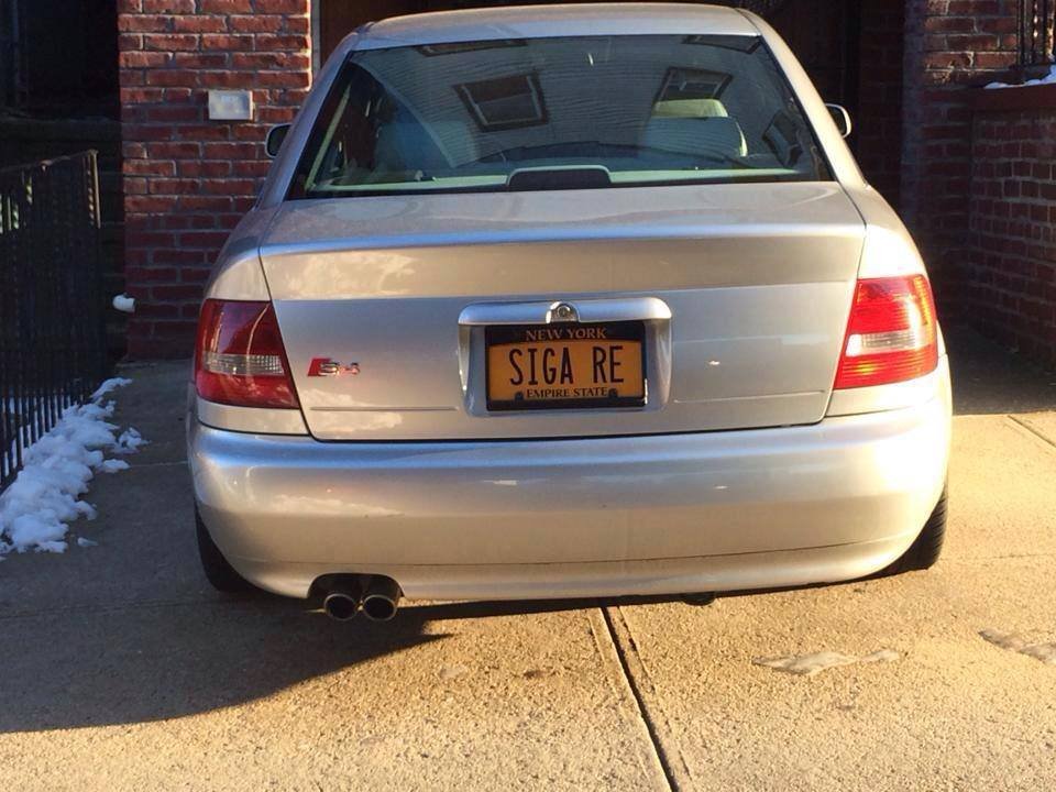 Ξεκαρδιστικές πινακίδες αυτοκινήτων στις ΗΠΑ που μόνο Ελληνες θα μπορούσαν να έχουν φτιάξει [εικόνες] | iefimerida.gr 0