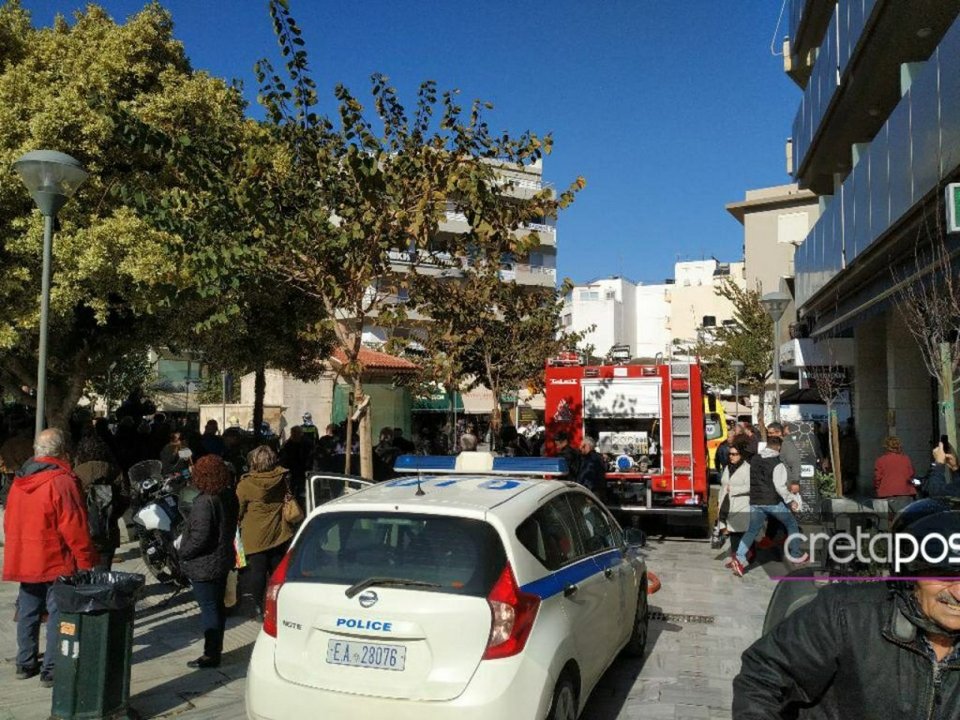 Μεγάλη κινητοποίηση των αρχών βρίσκεται σε εξέλιξη στο κέντρο του Ηρακλείου και πιο συγκεκριμένα στην πλατεία Κορνάρου