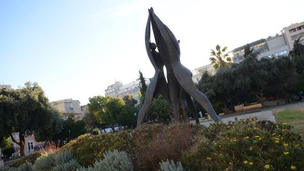 Μνημείο Εθνικής Συμφιλίωσης, Βασίλης Δωρόπουλος (πλατεία Κλαυθμώνος)