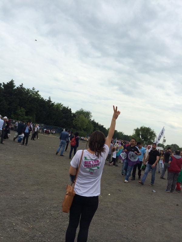 Γιατί οι γυναίκες στην Τουρκία γυρίζουν την πλάτη στον Ερντογάν, κυριολεκτικά [εικόνες] | iefimerida.gr 3