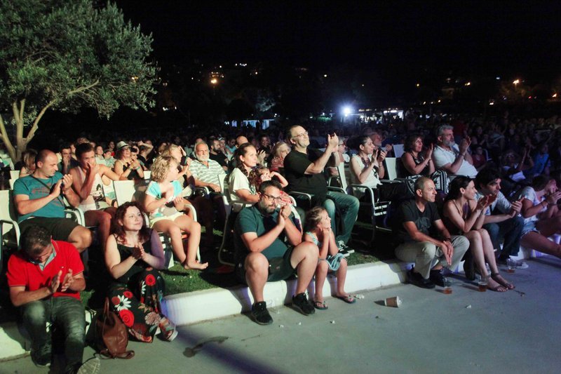 «Πλαζ Λουκιανός Κηλαηδόνης» -Με μια συναυλία με αγαπημένα τραγούδια του η μετονομασία [εικόνες] | iefimerida.gr 2