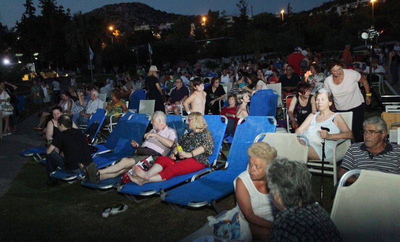 «Πλαζ Λουκιανός Κηλαηδόνης» -Με μια συναυλία με αγαπημένα τραγούδια του η μετονομασία [εικόνες] | iefimerida.gr 3