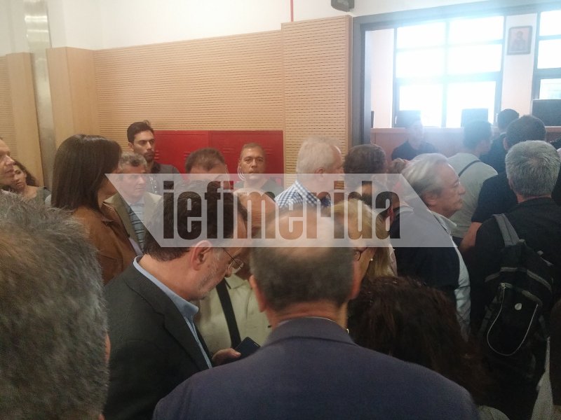 Νέο... μπλόκο και ένταση στο Ειρηνοδικείο για τους πλειστηριασμούς [εικόνες & βίντεο] | iefimerida.gr 2